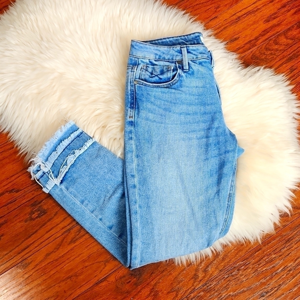Unpublished Distressed Cropped Jean's